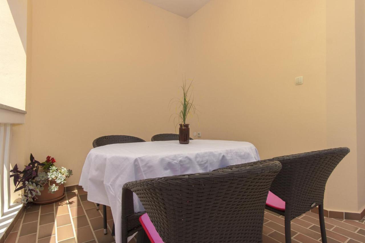 Apartments Konta City Center Vodice Bagian luar foto