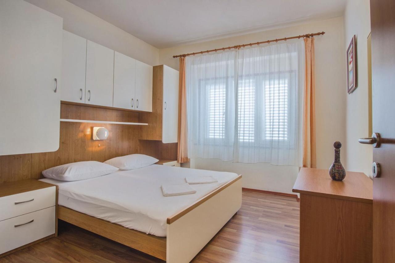 Apartments Konta City Center Vodice Bagian luar foto