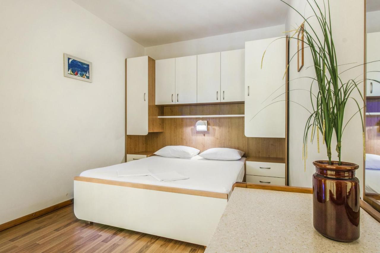 Apartments Konta City Center Vodice Bagian luar foto